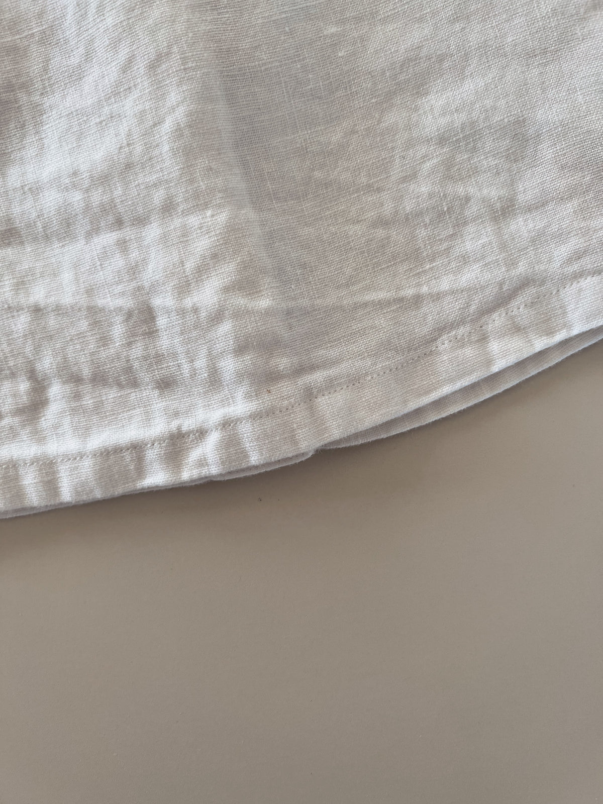 White linen singlet 6-12 months (pre loved)