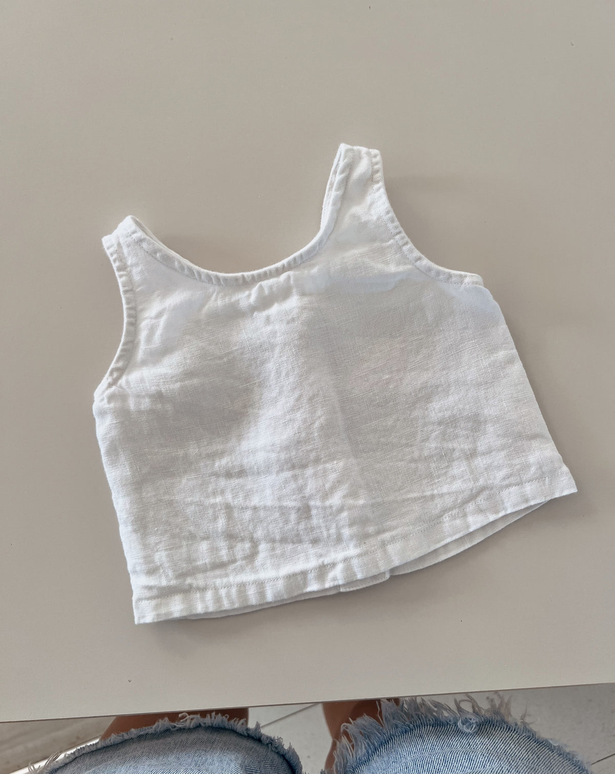 White linen singlet 6-12 months (pre loved)