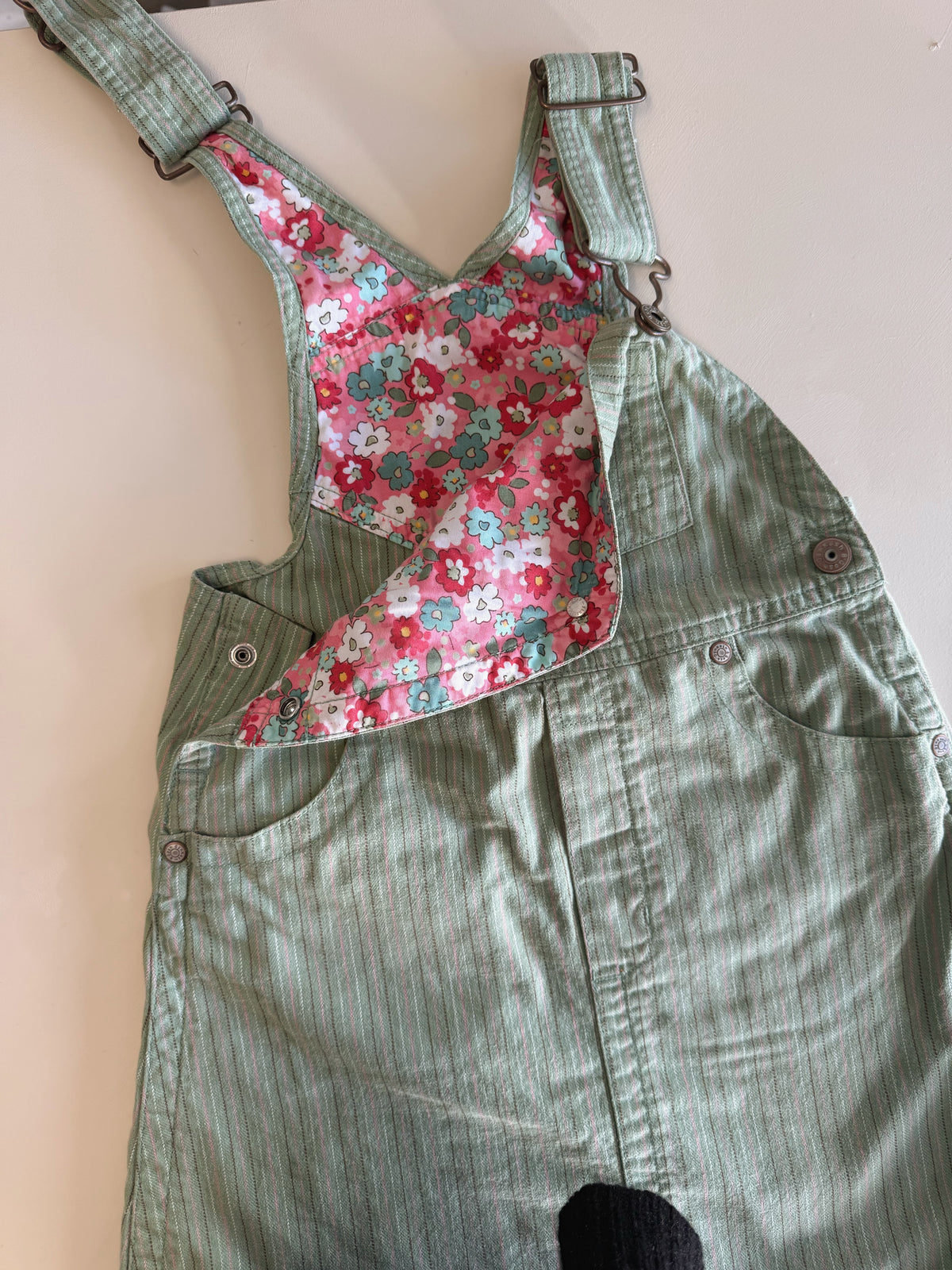 Osh Kosh Dungarees size 5 (pre loved)