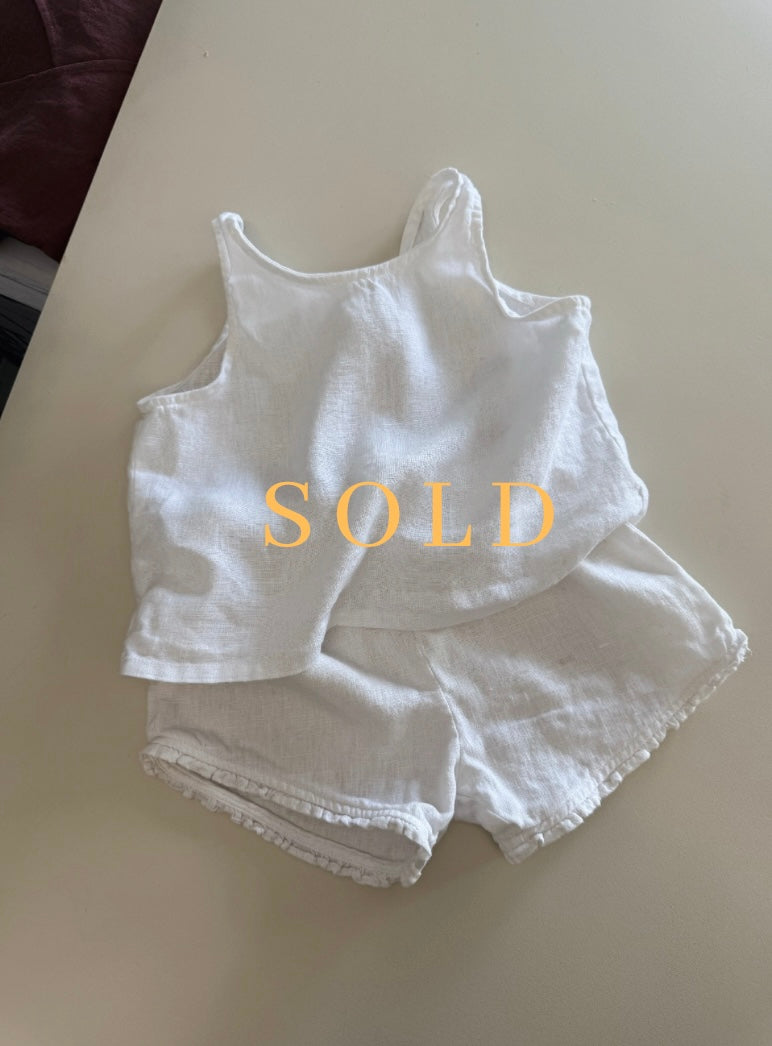 Singlet and frill shorts set size 4 (pre loved)