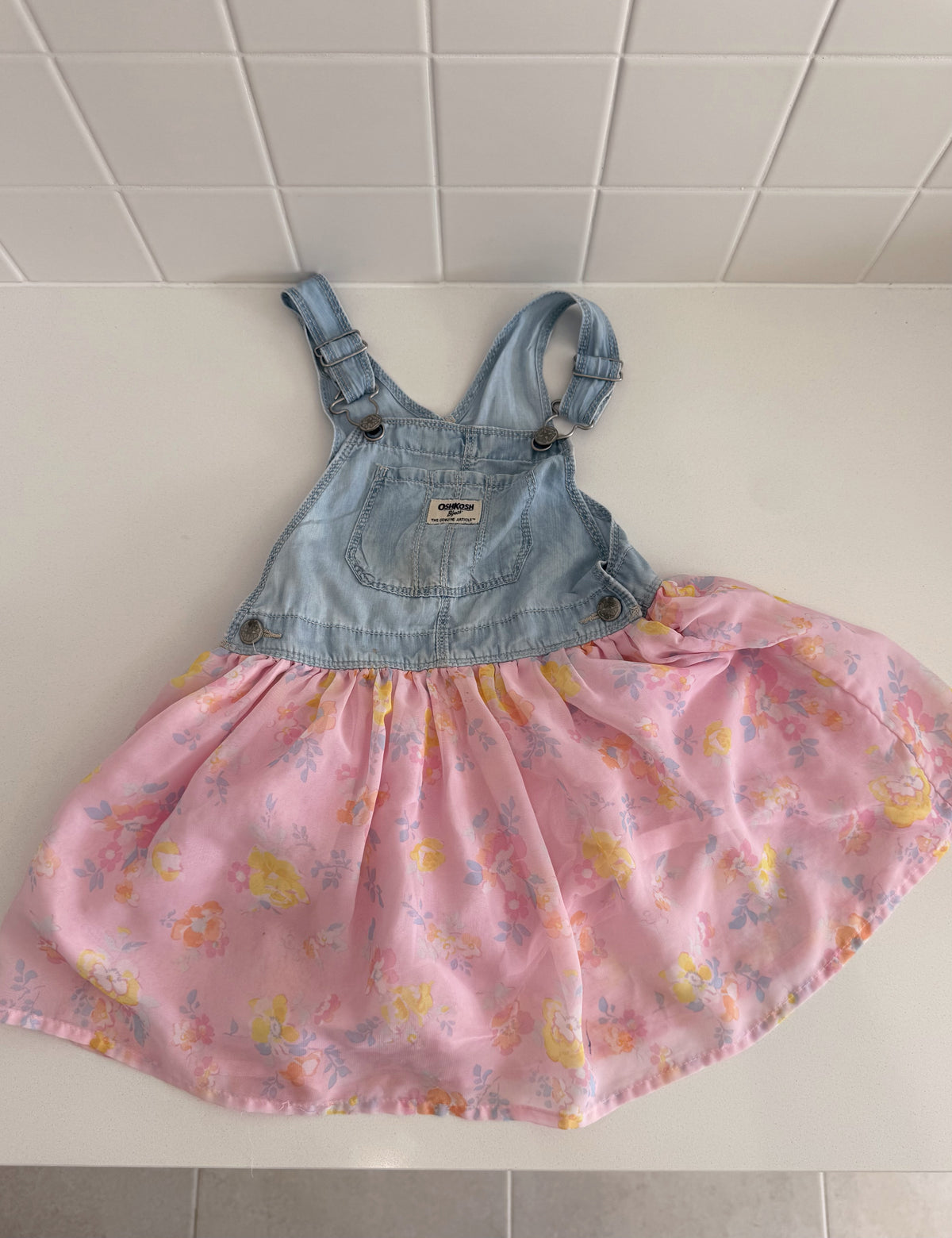 Oshkosh pinafore 5T (pre loved)