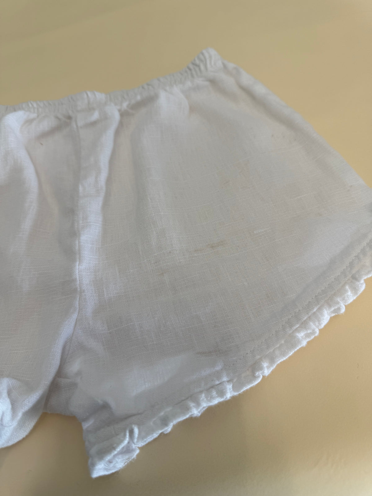 Singlet and frill shorts set size 4 (pre loved)