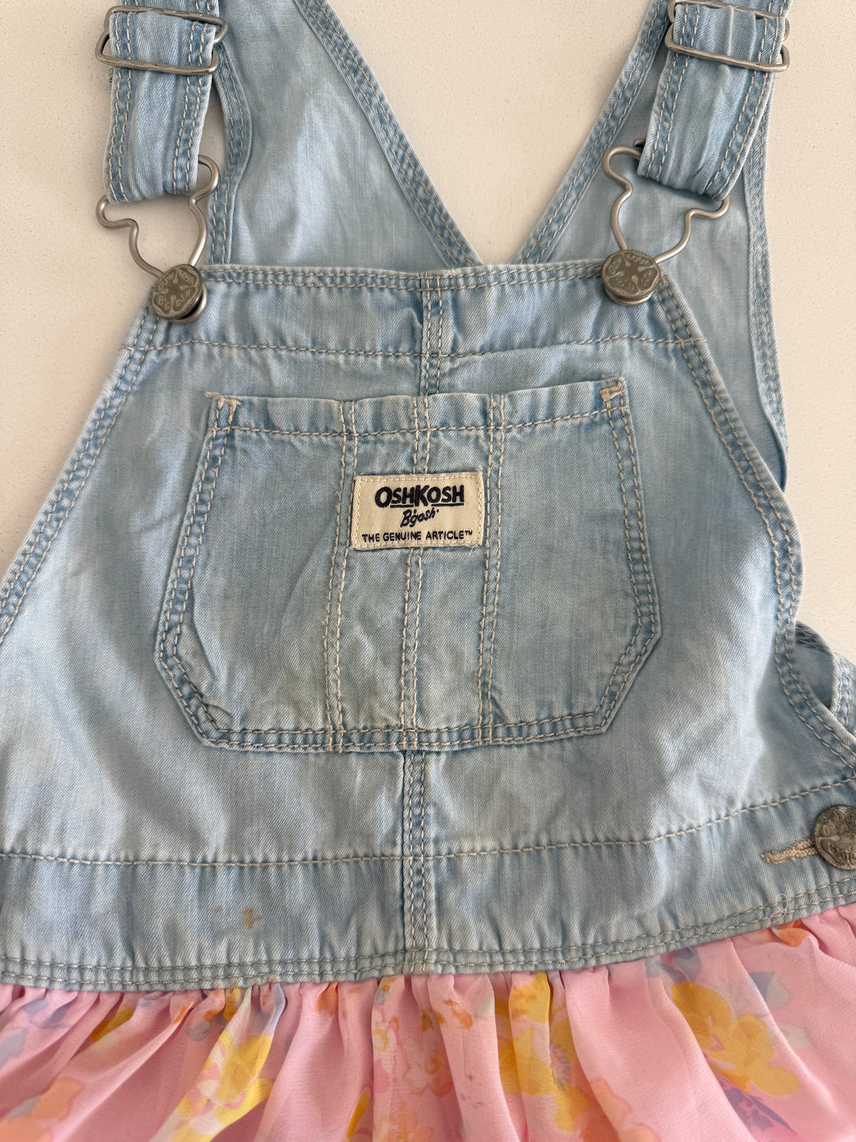 Oshkosh pinafore 5T (pre loved)