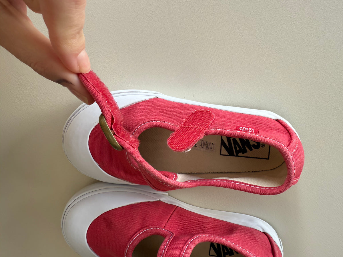 Toddler vans size 10 (pre loved)